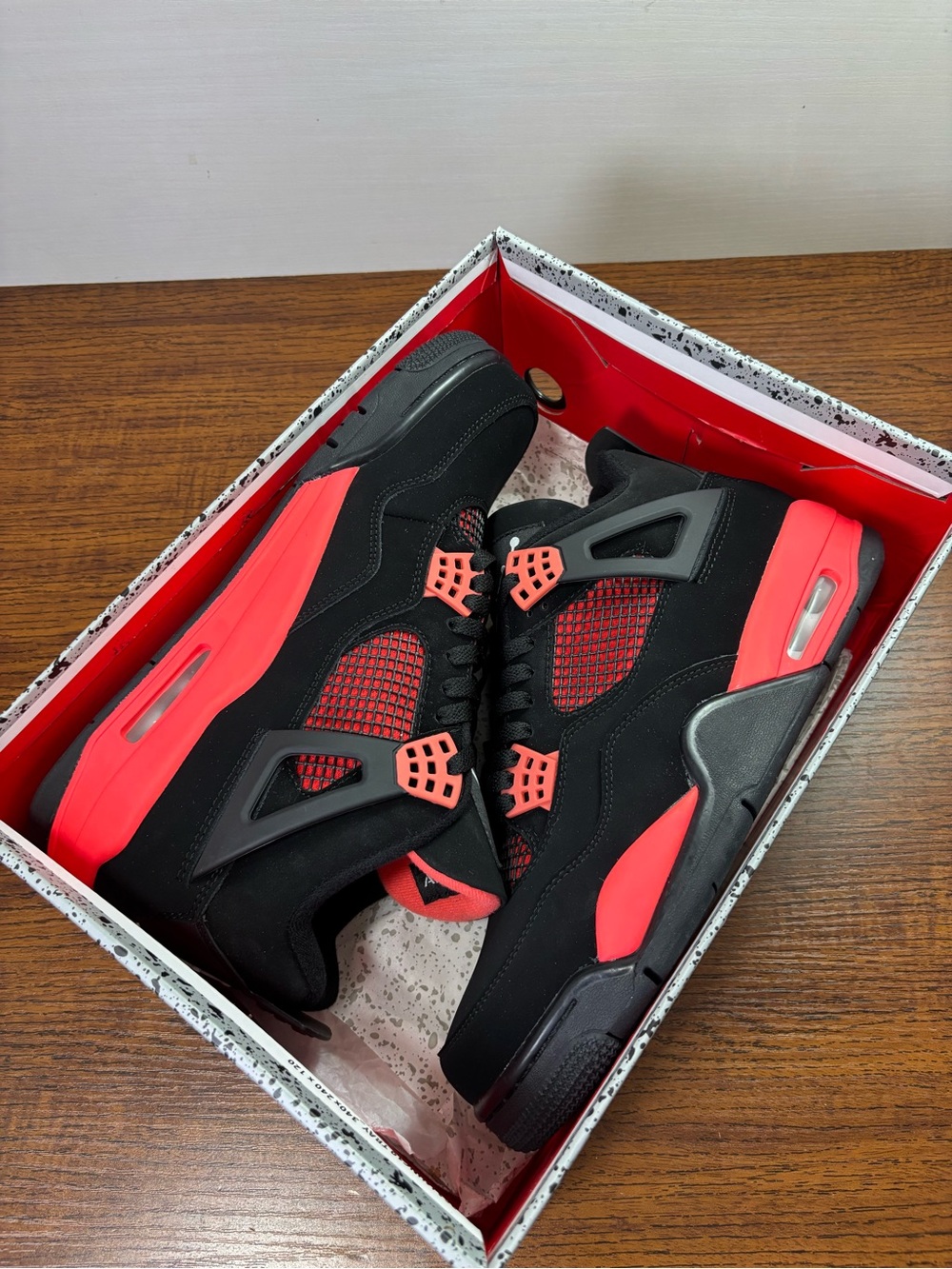 Jordan 4 Retro Red Thunder -Men’s Sleek Basketball Shoes Sneakers - Picture 5 of 6